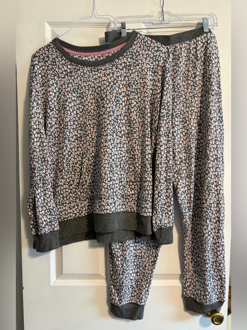 NWT Cuddl Duds 2pc Pajama Set XL Gray Pink Leopard Animal Print Joggers Top
